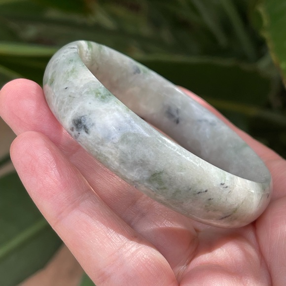 Light and dark green jade bangle - Picture 6 of 10